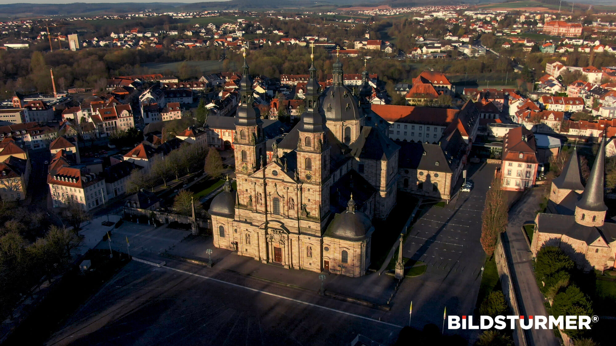 Luftaufnahmen Drohnenaufnahme Fulda Stadt Corona Dom